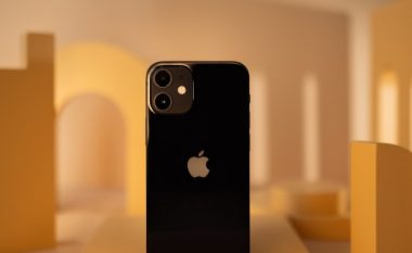Telefon i vogël, dështim i madh: Apple pezullon prodhimin e njërit prej modeleve të iPhone 12?