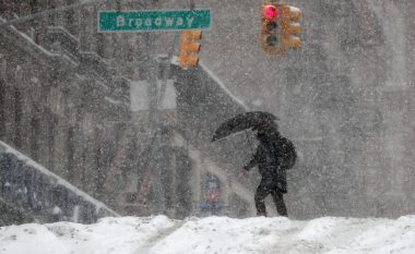 Stuhia e dëborës godet New Yorkun, vështirësohet fushata e vaksinimit kundër COVID-19