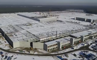 Video spektakolare me dron tregon fabrikën e Tesla në Berlin