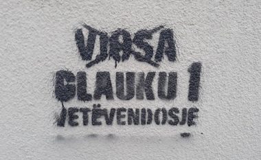 Grafite me emrin e Glauk Konjufcës “të parin” në listën e LVV, Vjosa Osmanit “X”