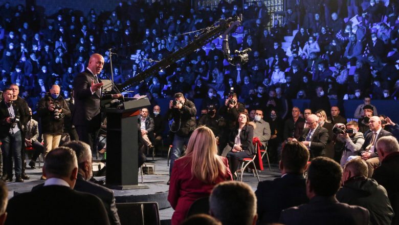 Haradinaj në tubimin përmbyllës: Si president do t’i kryej punët pa e pyetur Serbinë