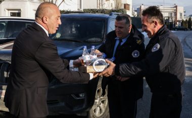Haradinaj nis ditën me policinë: Urime 13 vjetori i Kosovës së pavarur