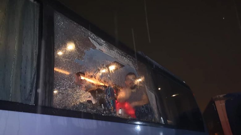 Haradinaj-Stublla dënon ashpër gjuajtjen me gurë të autobusit nga Kosova në Mal të Zi, kërkon sqarim të këtij incidenti