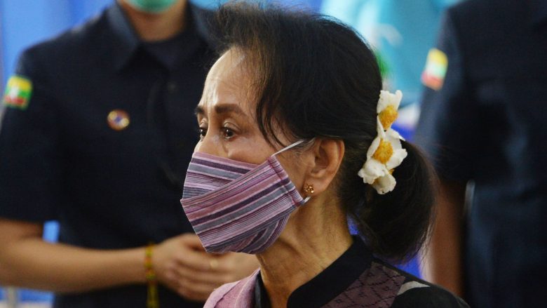 Udhëheqësja e rrëzuar me grusht-shtet, Sun Kyi i zgjatet paraburgimi deri në mes të shkurtit