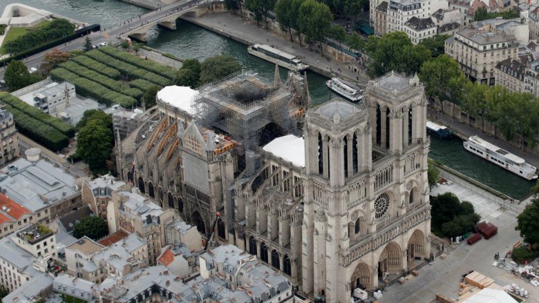 Franca në kërkim të lisave shekullorë për rindërtimin e Notre Dame