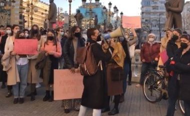 Protestë në Shkup: Kërkohet dënim për personat që publikojnë fotografi komprometuese të vajzave