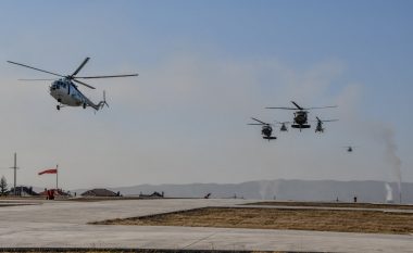 KFOR jep detaje për stërvitjet me helikopterë që u realizuan në disa qytete të Kosovës