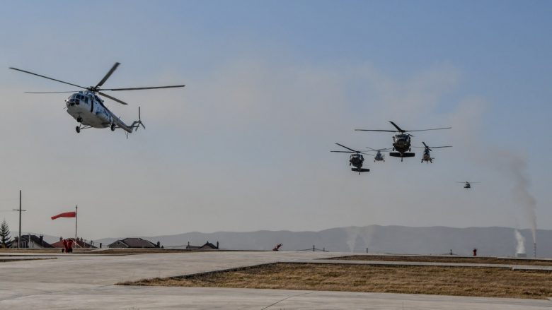 KFOR jep detaje për stërvitjet me helikopterë që u realizuan në disa qytete të Kosovës