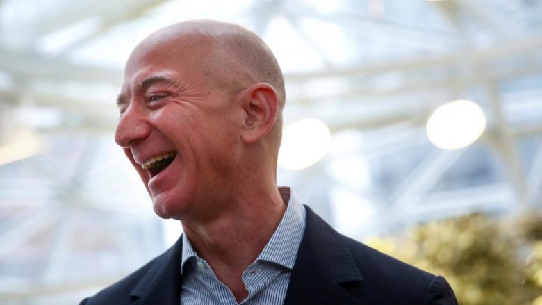 Njeriu më i pasur në botë: Jeff Bezos tejkalon Elon Musk