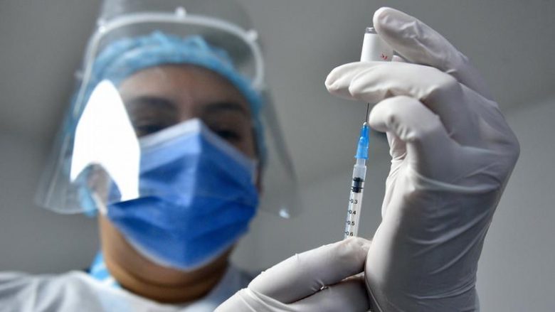 Studimi nga Izraeli: Vaksina e BioNTech pengon transmetimin e virusit