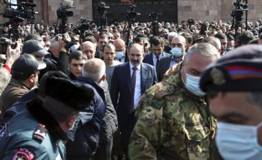 Armenia në prag të puçit ushtarak, kryeministri Pashinyan: Ushtria po reagon me emocione