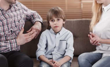 Psikologu Adam Grant: Kjo është një nga pyetjet më të padobishme që prindërit u bëjnë fëmijëve të tyre