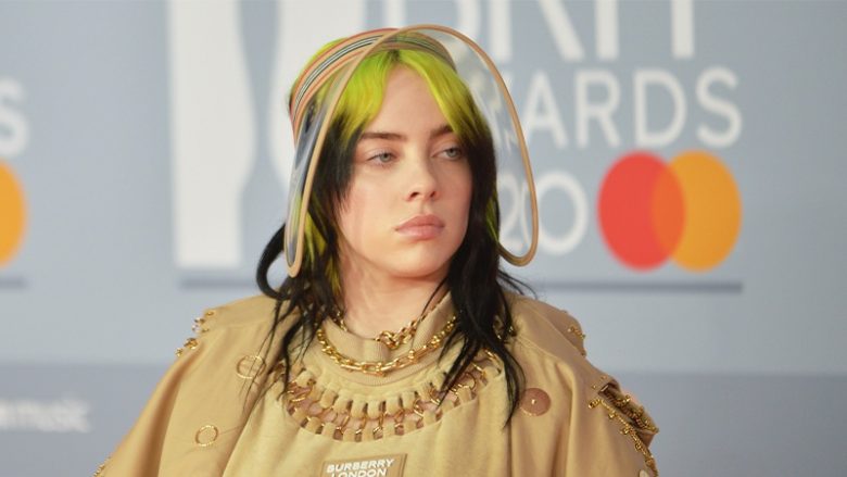 Billie Eilish kërkon urdhër ndalimi për personin që e ndiqte nga pas