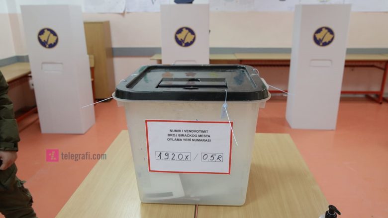 Gjakovë – hapet 30 minuta me vonesë qendra më e madhe e votimit