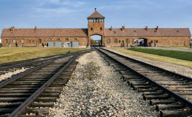 Auschwitz: Si duket sot kampi i “heshtjes”?