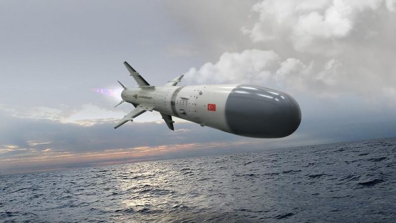 “Frikë për armiqtë”: Turqia teston raketën anti-anije në Detin e Zi