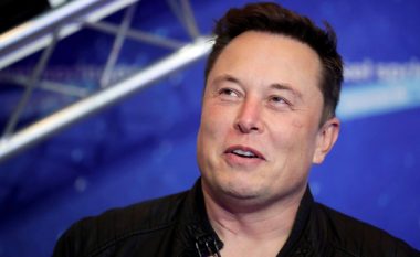 Elon Musk thotë se ‘Neuralink’ mund të fillojë të fut çipa në trurin e njeriut ‘më vonë këtë vit’