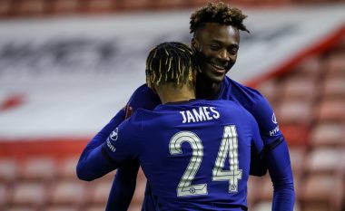 Abraham shënon dhe shpëton Chelsean, londinezët kalojnë në çerekfinale të Kupës FA