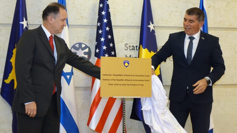 Zbulohet pllaka që do të vendoset në hyrje të Ambasadës së Kosovës në Jerusalem