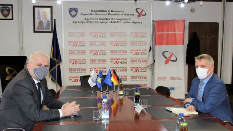Havolli dhe ambasadori Rohde flasin për luftimin e korrupsionit në Kosovë