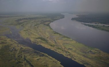 Fundoset anija në lumin Kongo, të paktën 60 të vdekur dhe qindra të tjerë të zhdukur