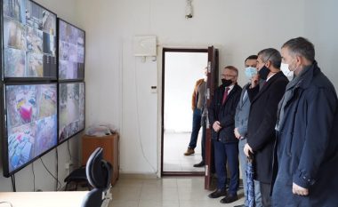 Selimi viziton depon për mallrat e konfiskuara: Çdokush që tenton të përfitojë jashtëligjshëm do të jetë cak i hetimit