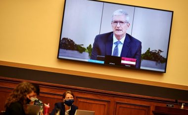 CEO i Apple kritikoi rrjetet e tjera sociale për trajtimin e të dhënave personale