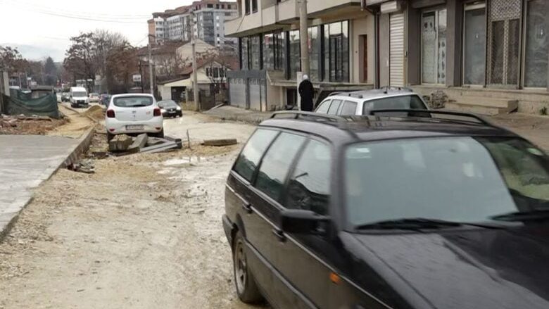 Ngecin punimet në rrugën që shpie drejtë lagjes së Shutkës