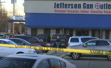 Të shtëna në një dyqan armësh në Luiziana, vriten tre persona