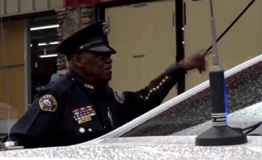 Njihuni me oficerin 91 vjeçar të policisë në SHBA, i cili nuk ka në plan të pensionohet