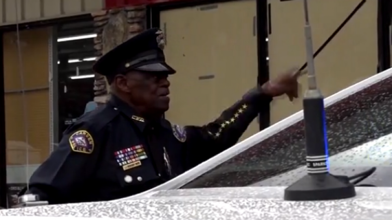 Njihuni me oficerin 91 vjeçar të policisë në SHBA, i cili nuk ka në plan të pensionohet