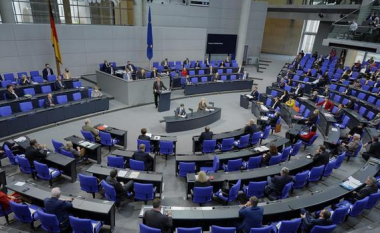 “Largimi i mjekëve nga Kosova e ka çuar shëndetësinë në një gjendje alarmante”, debat në Bundestagun gjerman për Rregulloren e Ballkanit Perëndimor