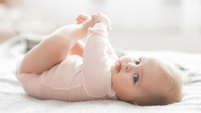Nëse keni probleme me acarimet e lëkures së bebes suaj, zgjedhi këto pelena