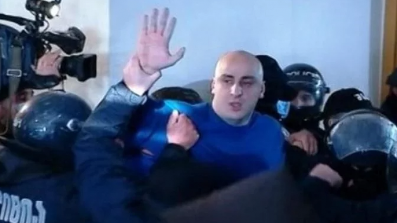 Policia gjeorgjiane sulmon zyrat e partisë opozitare, arreston drejtuesin e saj