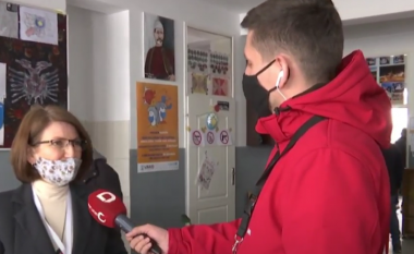 Një qytetar në Prizren fotografon votën, shoqërohet në Polici