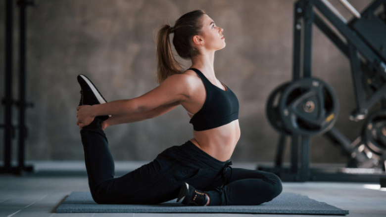 Trajnim në shtëpi për muskuj të fortë të stomakut dhe qëndrim të drejtë: Duhet të ndani vetëm dhjetë minuta