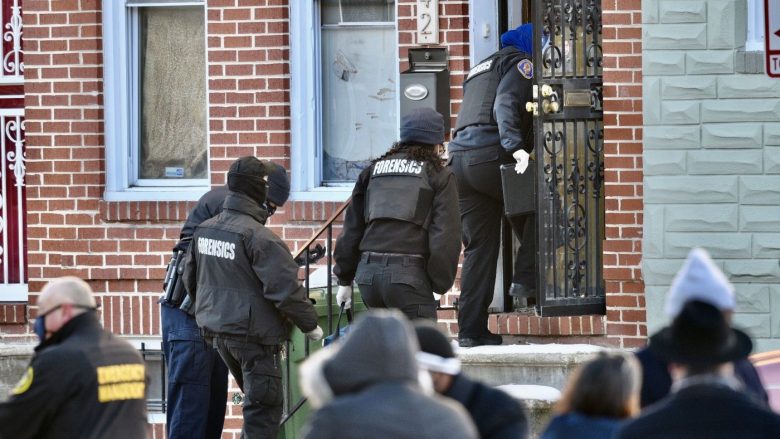 Plagoset një polic gjersa po përpiqej të arrestonte një person në Baltimore