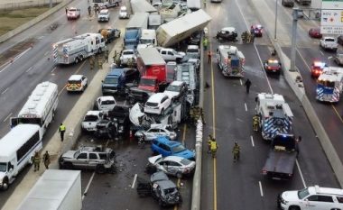 Kaos në autostradë, 100 automjete u përplasën - të paktën pesë të vdekur në Teksas