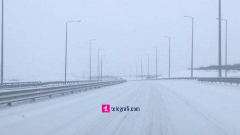 Bora vështirëson lëvizjen e automjeteve në autostradën ‘Ibrahim Rugova’