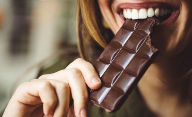 Ngrënia e çokollatës mund të ndihmojë në uljen e presionit të gjakut