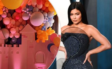 Kylie Jenner përballet me kritika të ashpra në internet për grumbullimin e njerëzve në ditëlindjen e Storm në një kohë pandemie