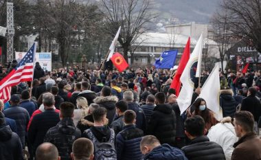 AAK: Mijëra qytetarë në sheshin e Pejës në përkrahje të Haradinajt