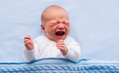 Bebet e gjinisë mashkullore qajnë me tone më të ulëta, ato të gjinisë femërore me tone më të larta?