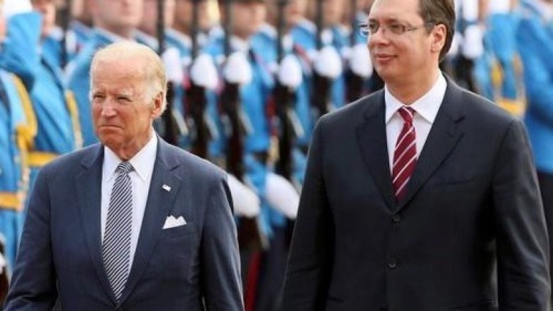 Ambasada amerikane në Beograd, përsërit qëndrimin e presidentit Biden: Serbia duhet ta njohë Kosovën