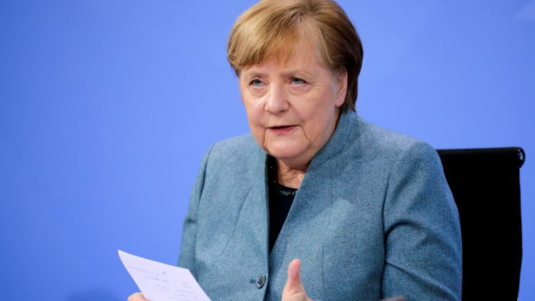 Merkel: Të gjithë gjermanëve do t’iu ofrohet një vaksinë kundër coronavirusit deri më 21 shtator