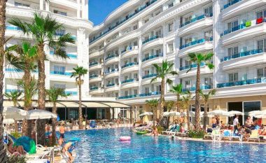 Grand Blue Fafa Resort me super ofertë ku përfshihet Damai Spa & Wellness