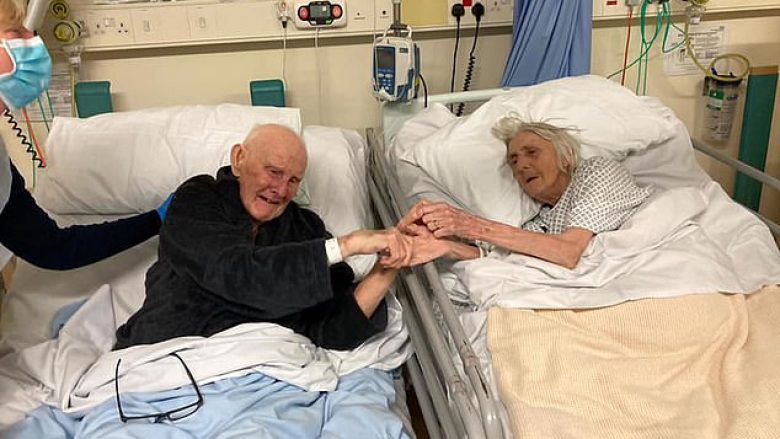 Ishin të martuar për 70 vjet, çifti britanik mbajnë duart e njëri-tjetrit në spital – para se të vdisnin nga COVID-19, tri ditë njëri pas tjetrit