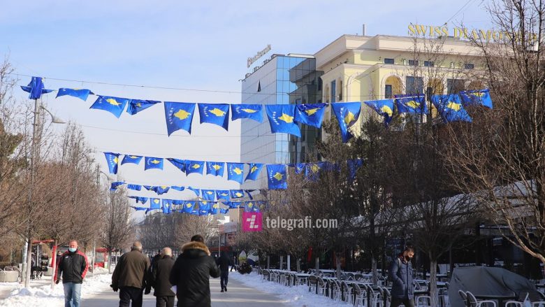 Prishtina mbushet me flamuj të Kosovës për Ditën e Pavarësisë