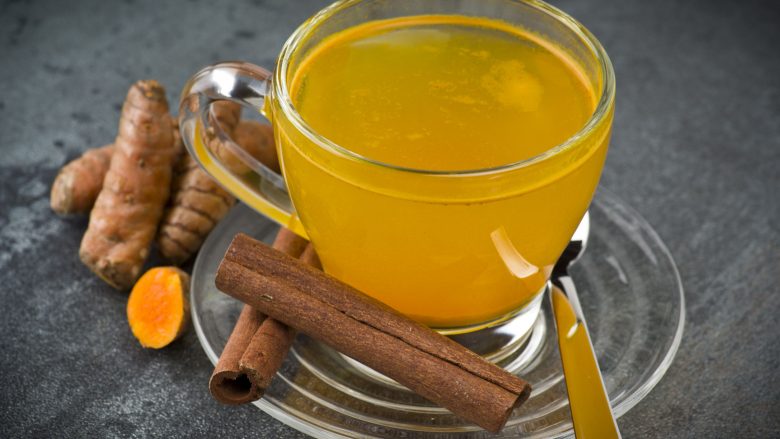 Katër arsye për të pirë çaj shafrani të Indisë çdo ditë