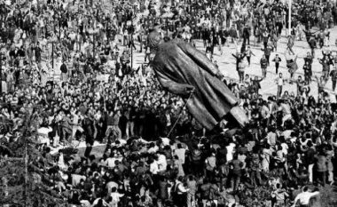 30 vite nga rrëzimi i shtatores së Enver Hoxhës, Basha: Do ta ndalim vërshimin antidemokratik